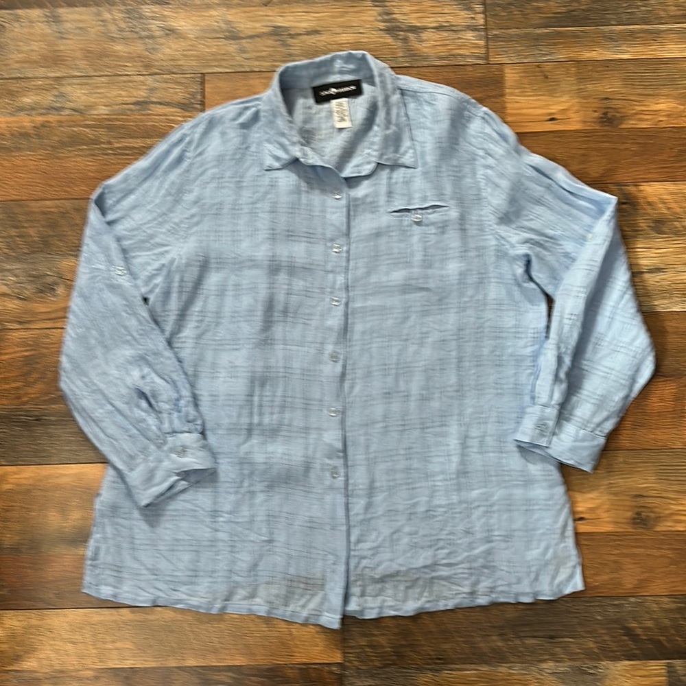 Sag Harbor light blue 100% lines button down shirt. Sz Large